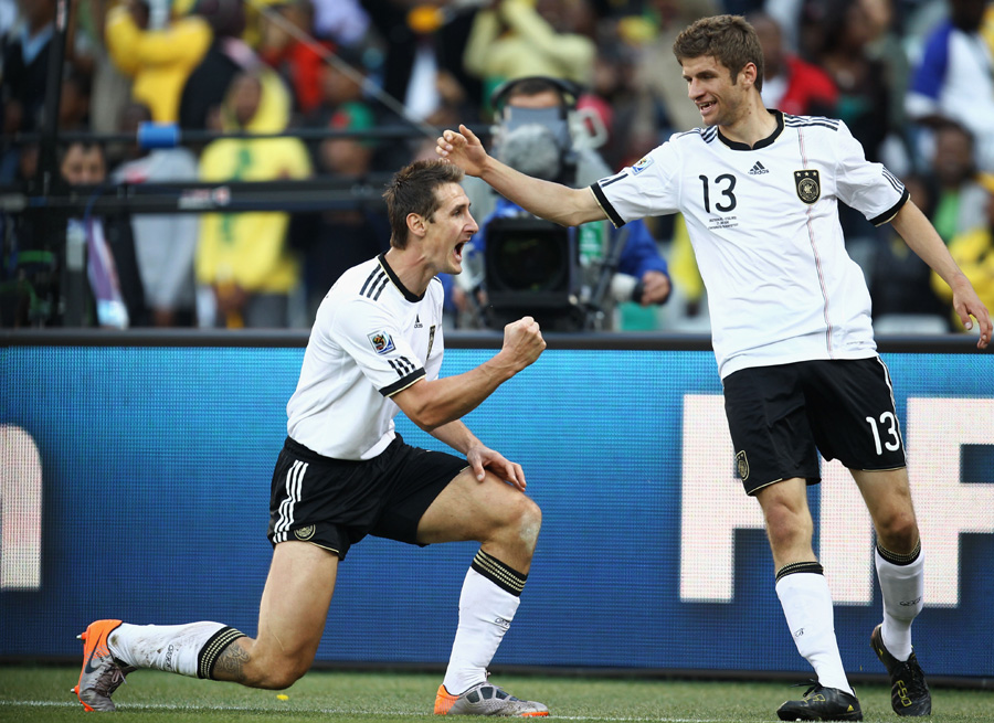 Miroslav Klose and Thomas Muller celebrate